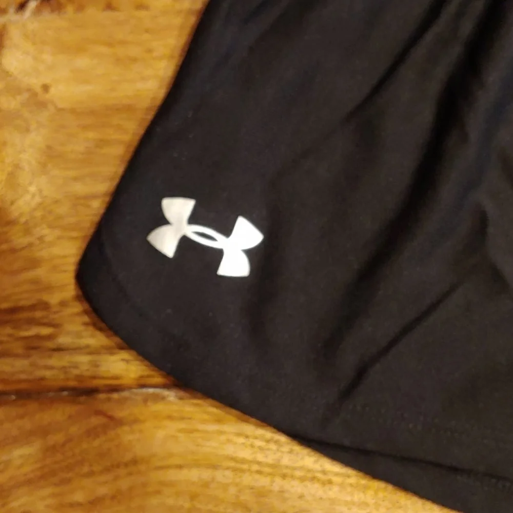 NWOT Under Armour Shorts Size Small